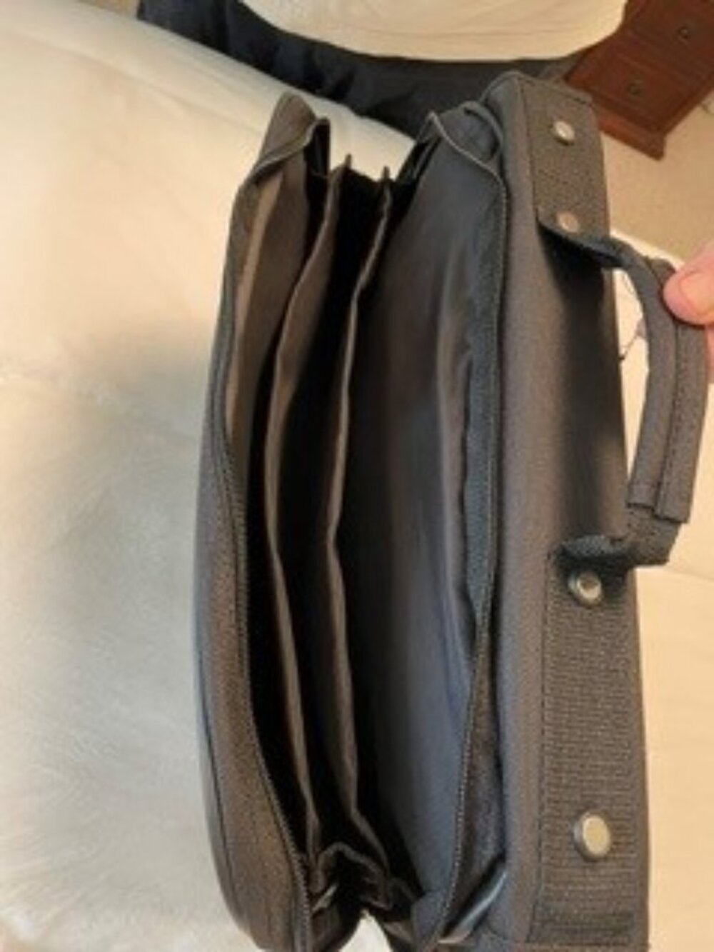 NEW- Bugatti Executive Briefcase - Picture 5 of 8